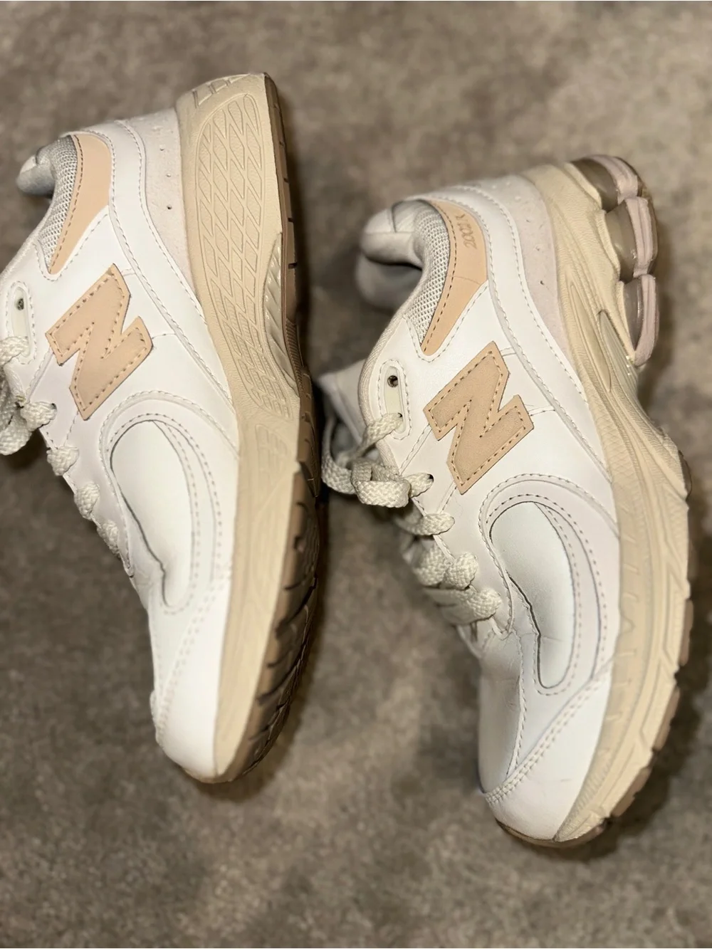 New Balance Kids White & Beige Low-Top Sneakers